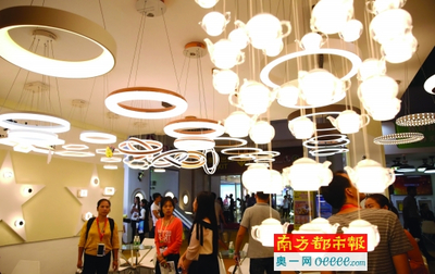 璀璨古镇·光耀未来——2024中山古镇灯博会盛大开幕，近2000家展商共绘照明新蓝图